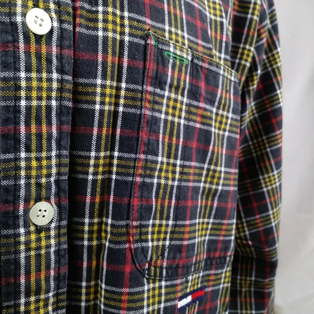3/25$‎ Tommy button top durable plaid long sleeve